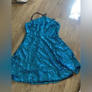 Lulu’s M Sparkly blue 70’s dress!